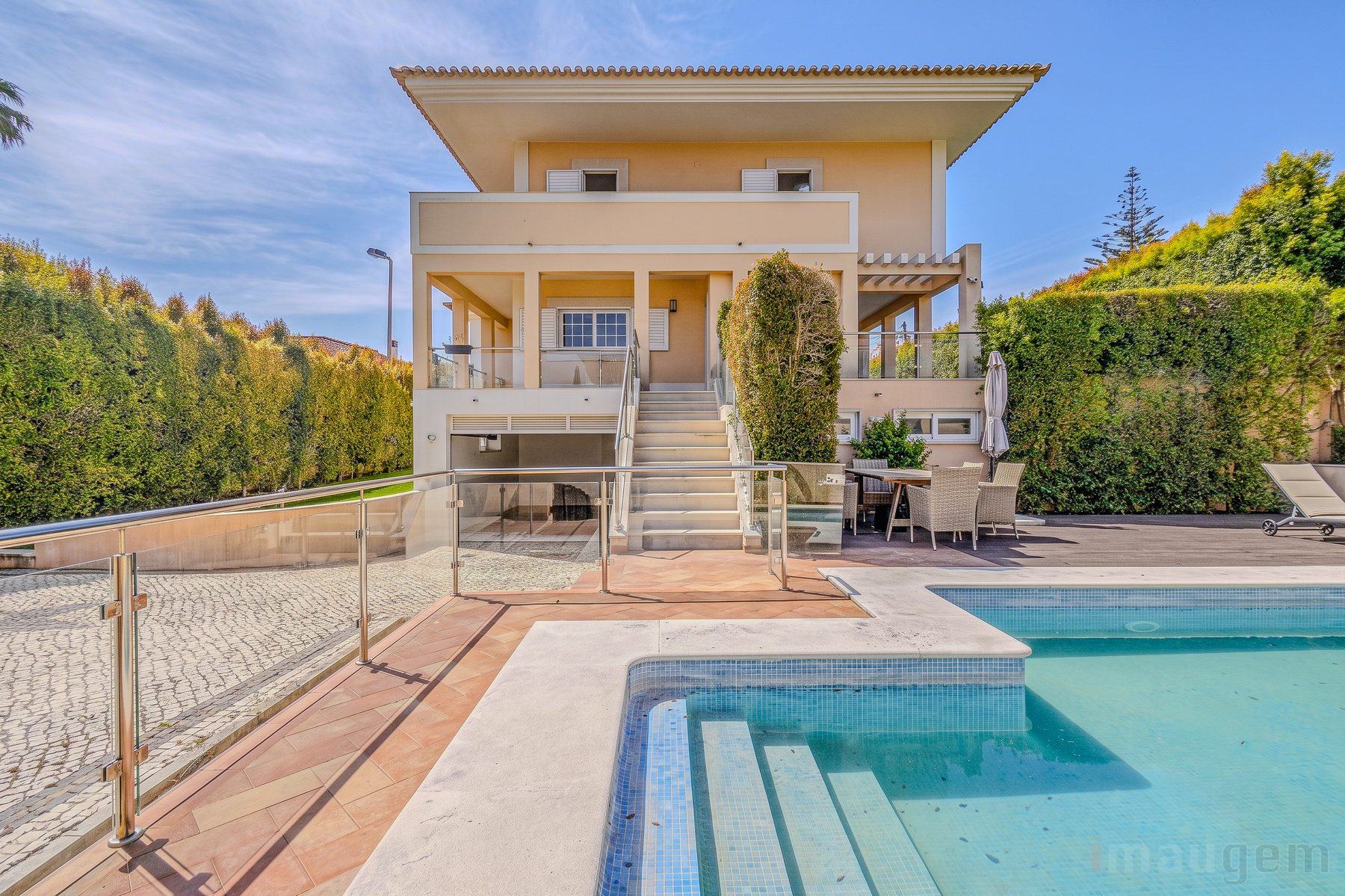 Fotografia imobiliária — piscina exterior da moradia