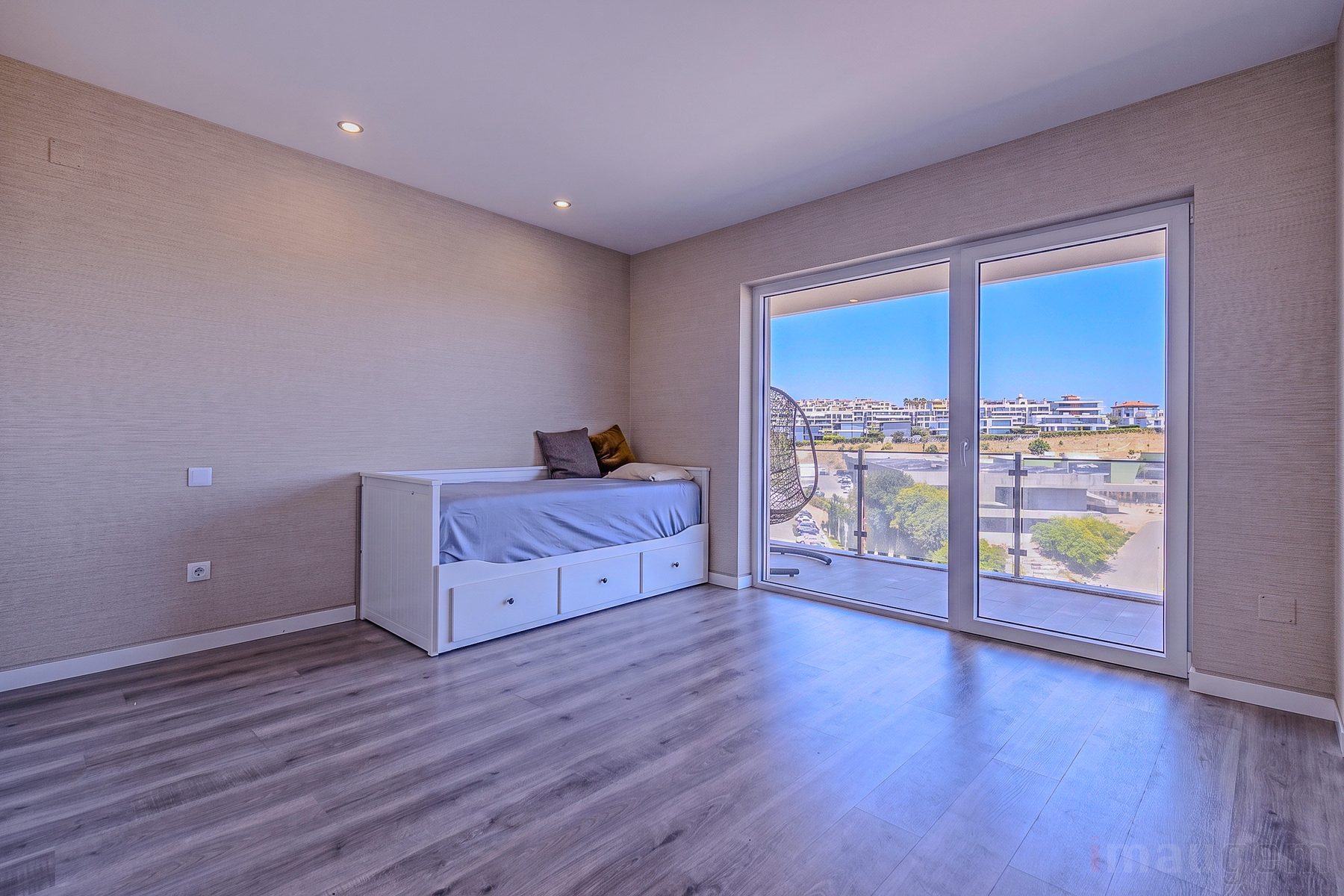 Fotografia imobiliária — quarto com vista