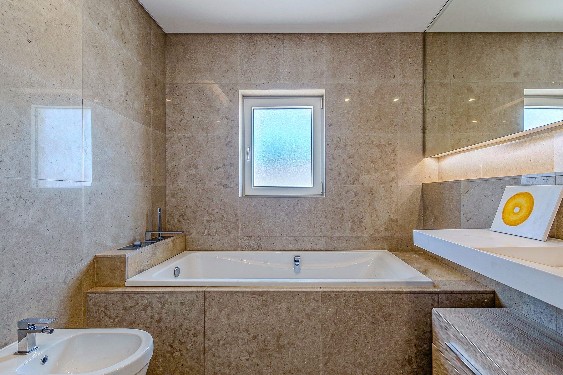 Fotografia imobiliária — casa de banho com banheira
