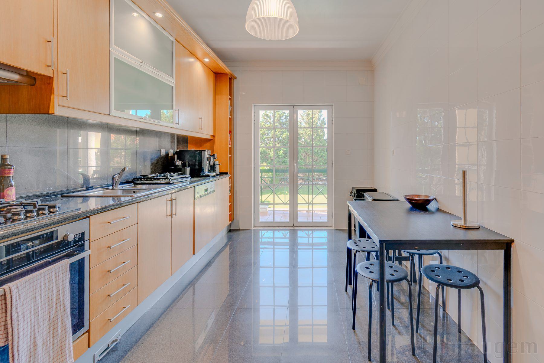 Fotografia imobiliária — cozinha equipada