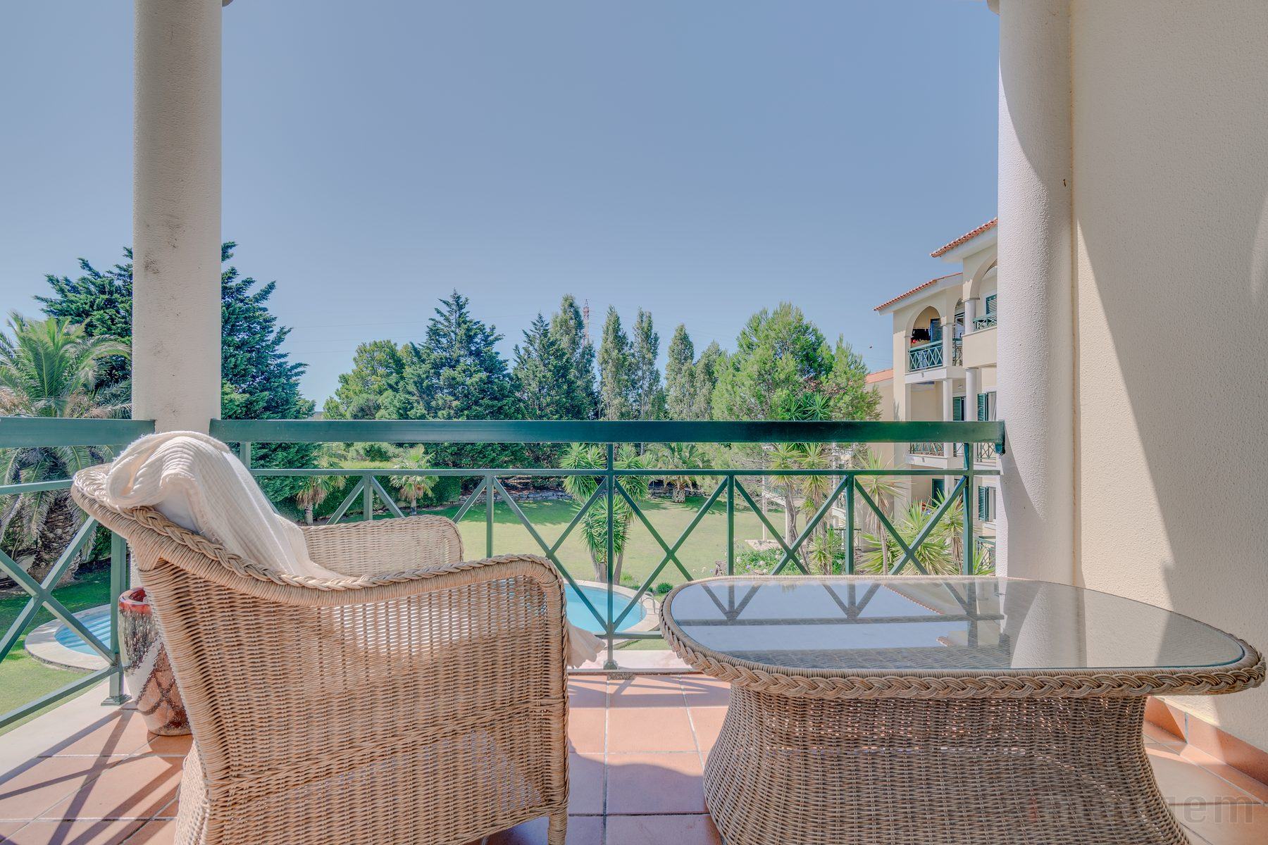 Fotografia imobiliária — varanda com vista para o jardim