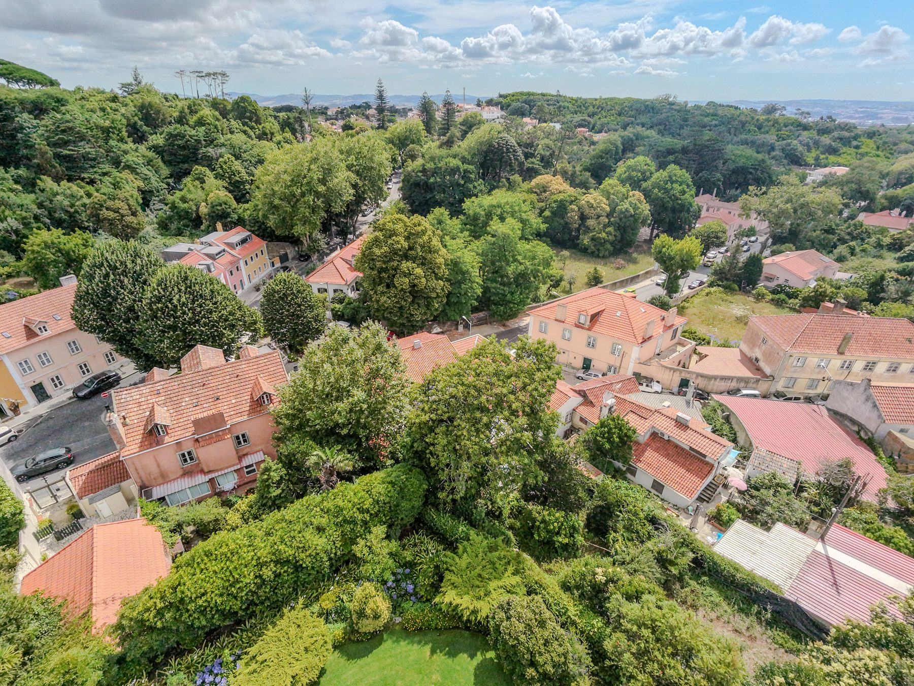Fotografia imobiliária — vista aérea da aldeia em Sintra